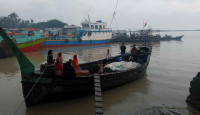 হাতিয়ায় নৌ-যোগাযোগ স্বাভাবিক, নামতে শুরু করছে জোয়ারের পানি