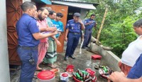 মোহনপুরে বাংলা মদ উদ্ধার