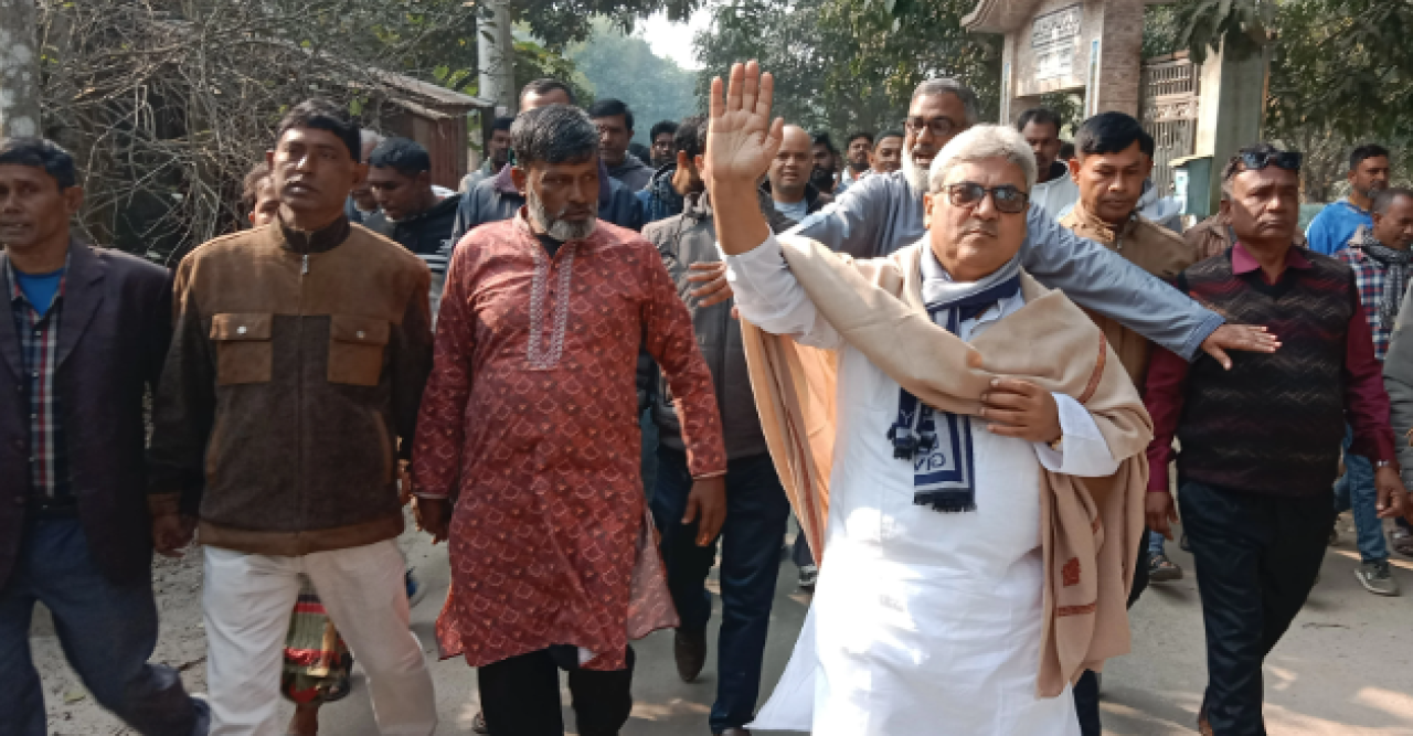 পবা-মোহনপুরে ধানের শীষের গণজোয়ার : মিলনের গণসংযোগে নেতাকর্মীদের ঢল