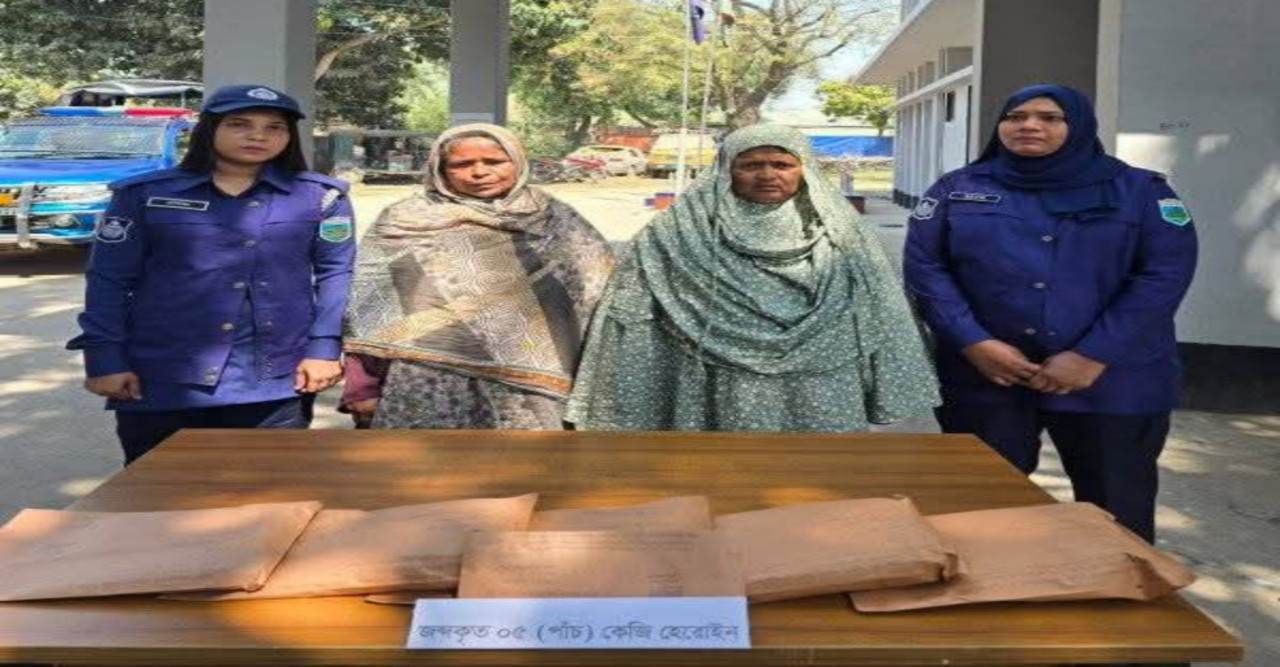 রাজশাহীর-গোদাগাড়ী-থানা-অভিযানে-৫-কেজি-হেরোইন-সহ-গ্রেফতার-২