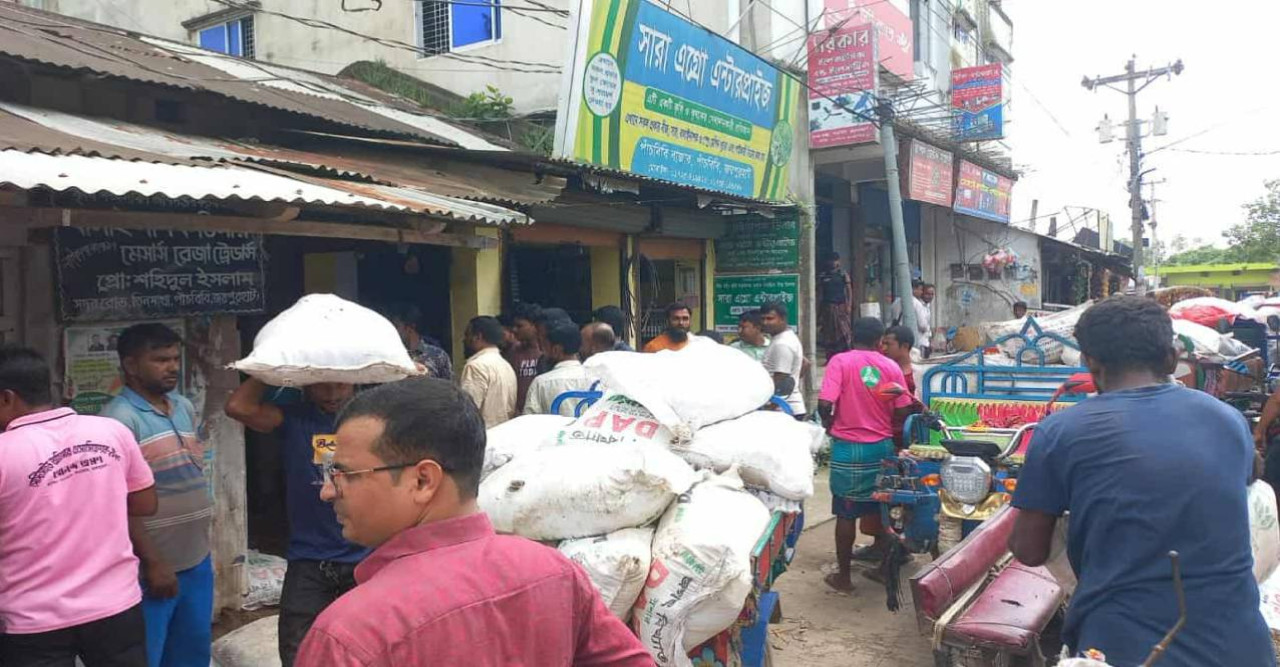 পাঁচবিবিতে ৯ হাজার ৫০০ কেজি মেয়াদোত্তীর্ণ সার জব্দ