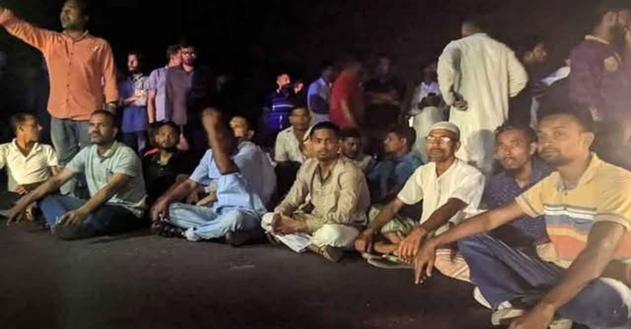 নাটোরে বিএনপির কমিটি থেকে ৫ নেতার নাম প্রত্যাহারে সড়ক অবরোধ