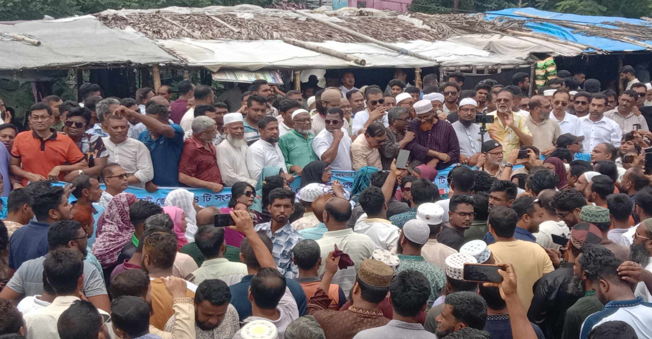 ৪ টি আসন পুনর্বহালের দাবিতে উত্তাল বাগেরহাট