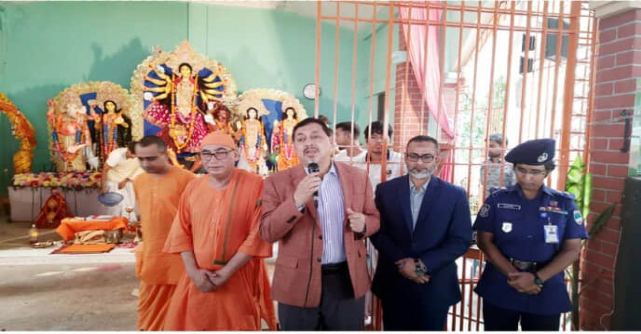 যশোর রামকৃষ্ণ আশ্রমে দুর্গামন্দির পরিদর্শন করলেন স্বরাষ্ট্র সচিব