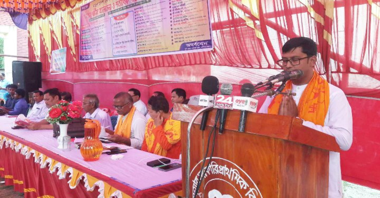 রাণীশংকৈলে সনাতন ধর্ম সভা ও গীতা স্কুলে শতাধিক গীতা বিতরণ