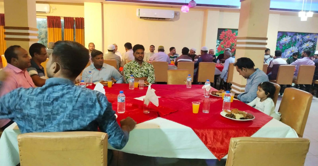 সরকারি প্রাথমিক বিদ্যালয়ের দপ্তরী ও কর্মচারীদের ইফতার মাহফিল