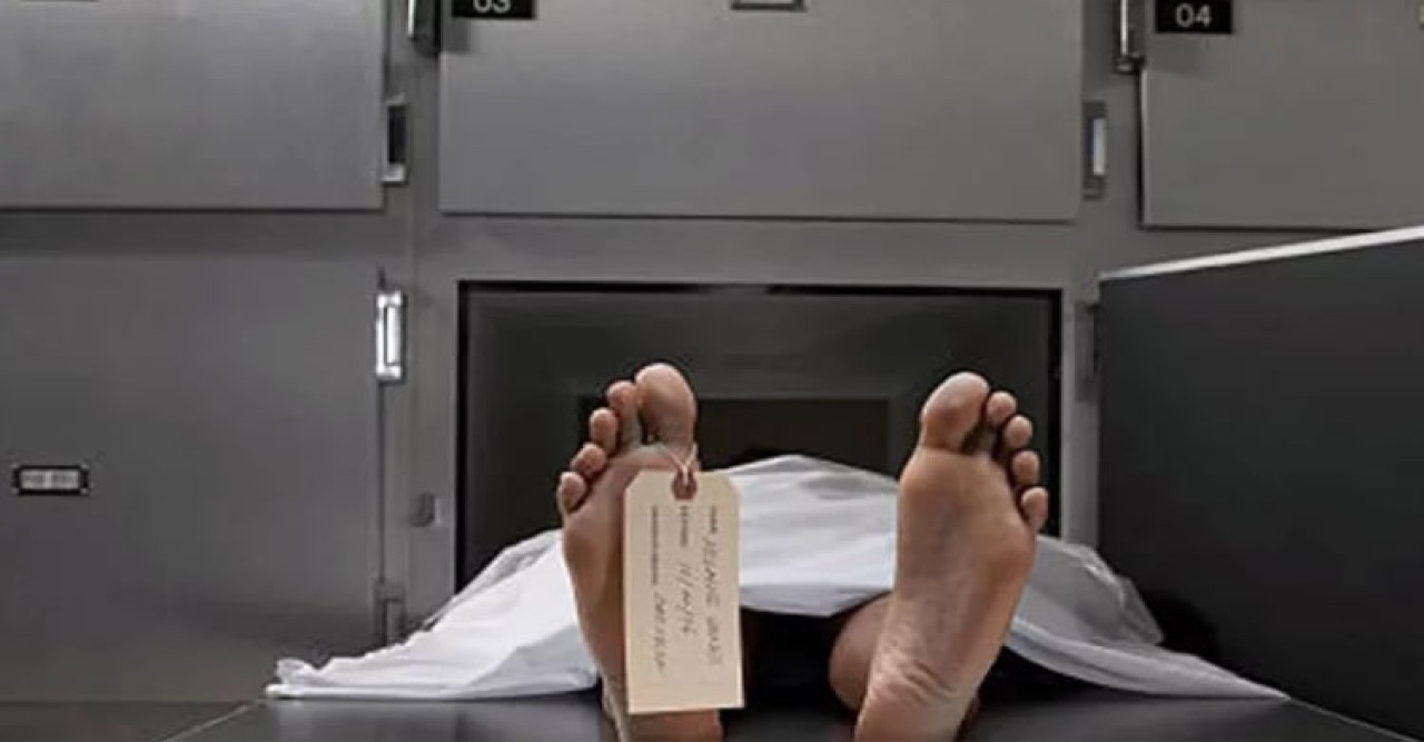 মাদারীপুরে দোকানের উপর উঠে গেল কাভার্ডভ্যান, নিহত ১