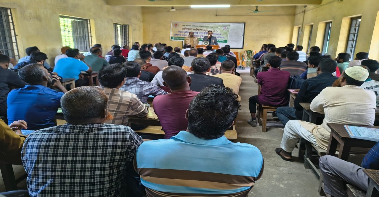 সাতক্ষীরায় পেশাজীবী গাড়ি চালকদের প্রশিক্ষণ কর্মশালা