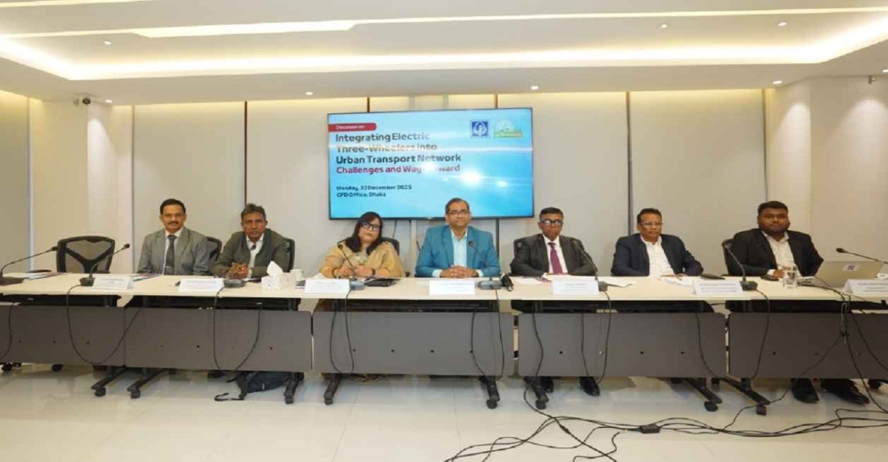 থ্রি হুইলার বন্ধ নয়, নীতিমালার মাধ্যমে বৈধকরণ দাবি সিপিডির