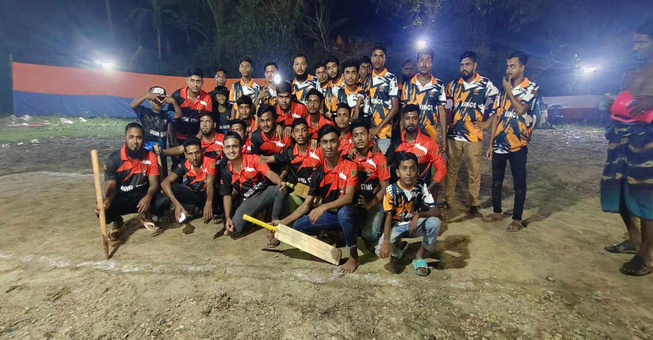দূর্গাপুর এ ঈদুল ফিতর উপলক্ষে এসপিএল নাইট ক্রিকেট টুর্নামেন্ট অনুষ্ঠিত