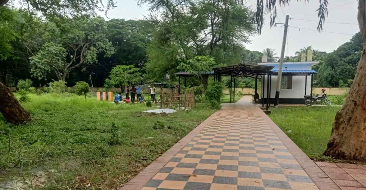 বাবার নতুন বাসায় ওঠা হলো না তৌকিরের, ঠাঁই হচ্ছে ‘কবরে’