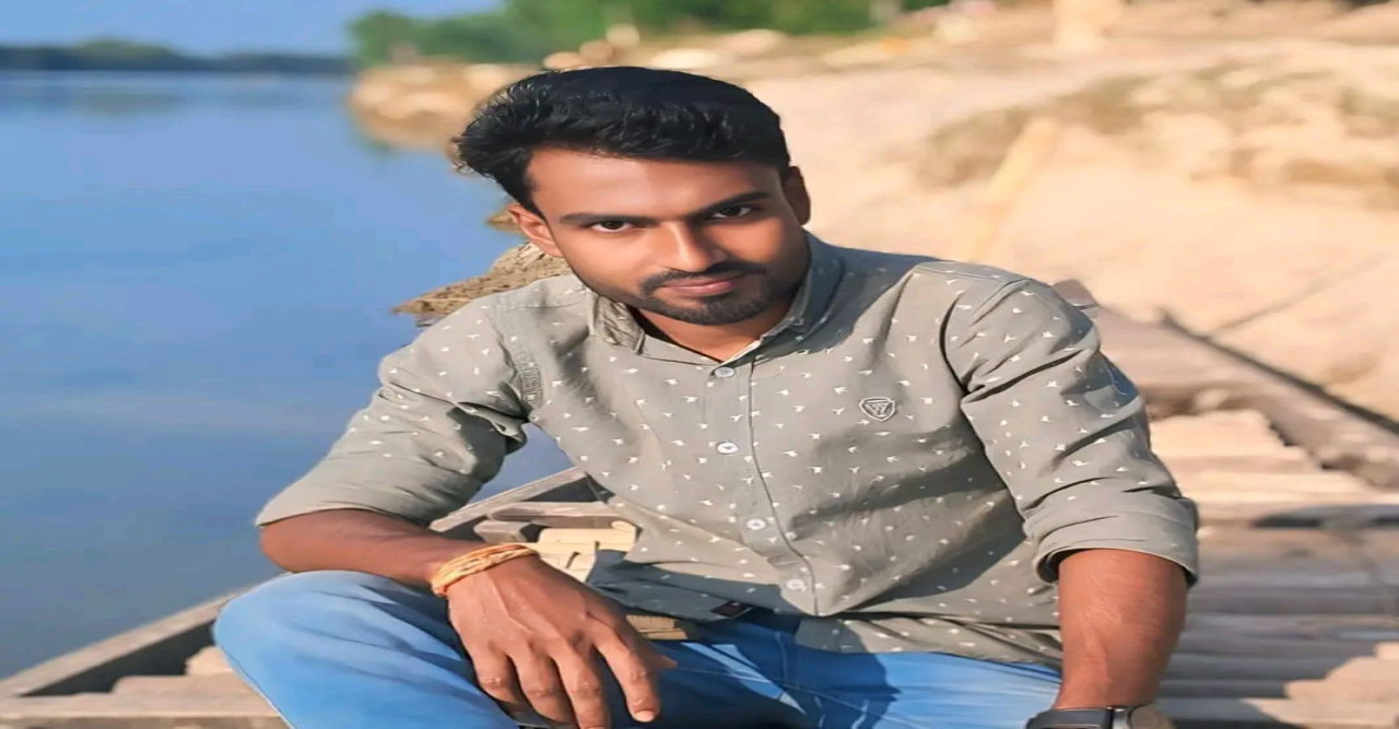 মিঠাপুকুরে প্রবাসীর স্ত্রীর সঙ্গে আপত্তিকর অবস্থায় ছাত্রলীগ সভাপতি আটক